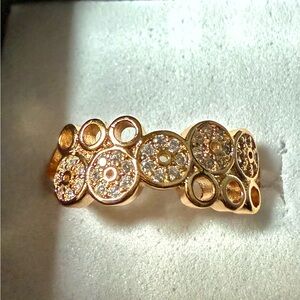 NEW! Pretty Bird Jewelry Gold Circle Pavé Band Ring - size 6
